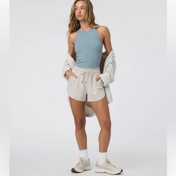 Vuori Pose Plyo Tank w/ Defect - Picture 4 of 11